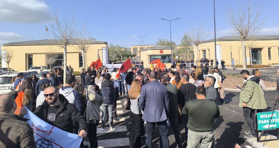 Meclis’te direniş, sokakta isyan