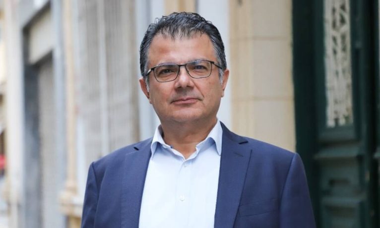 Asım Akansoy: “Yargı referandumu Üstel’in manevrası; Öztürkler görevden çekilmeli; erken seçim kaçınılmaz”