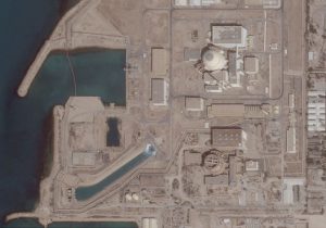 İran’ın nükleer santraline füze isabet etti