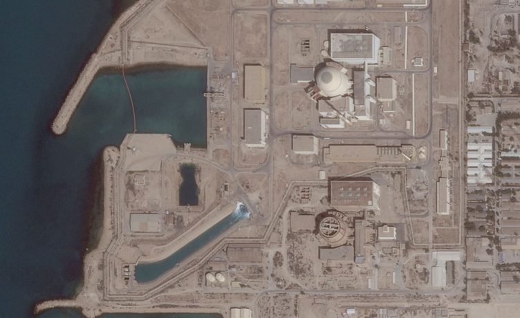 İran’ın nükleer santraline füze isabet etti