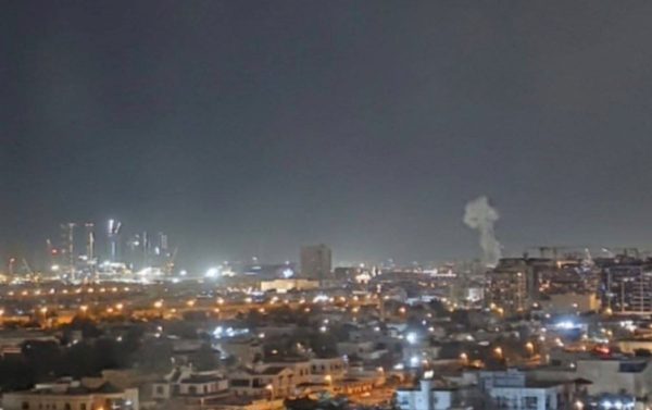 Dubai’de düşen füze parçaları yangına yol açtı: 4 yaralı