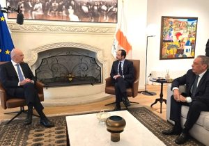 Nikos Hristodulidis: “Yunanistan Kıbrıs’ın tam hizmetinde”