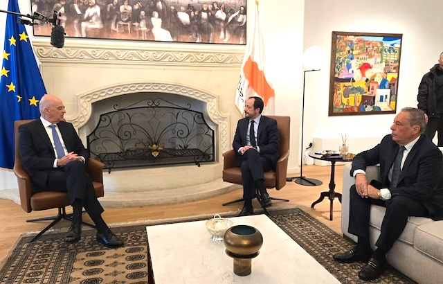 Nikos Hristodulidis: “Yunanistan Kıbrıs’ın tam hizmetinde”