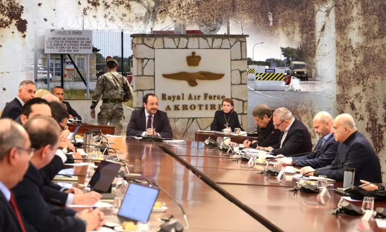 Kıbrıslı Rum yönetiminden İngiliz üsleri için adım