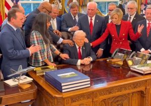 Trump için gökten yardım çağrısı: Papazlar Oval Ofis’te toplandı