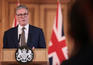 Starmer: “İki İngiliz helikopteri cuma günü Kıbrıs’ta olacak“