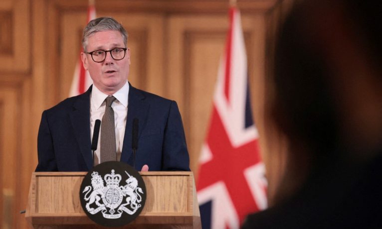 Starmer: “İki İngiliz helikopteri cuma günü Kıbrıs’ta olacak“