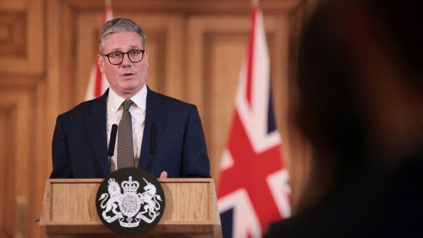 Starmer: “İki İngiliz helikopteri cuma günü Kıbrıs’ta olacak“