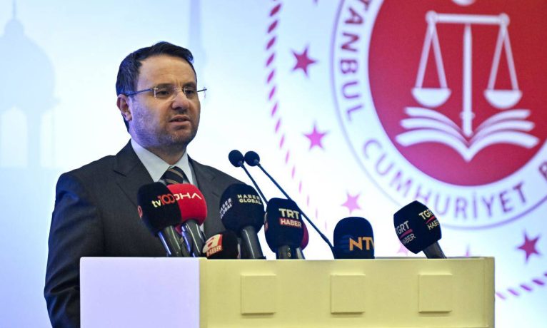 Akın Gürlek’ten “kırmızı bülten” açıklaması