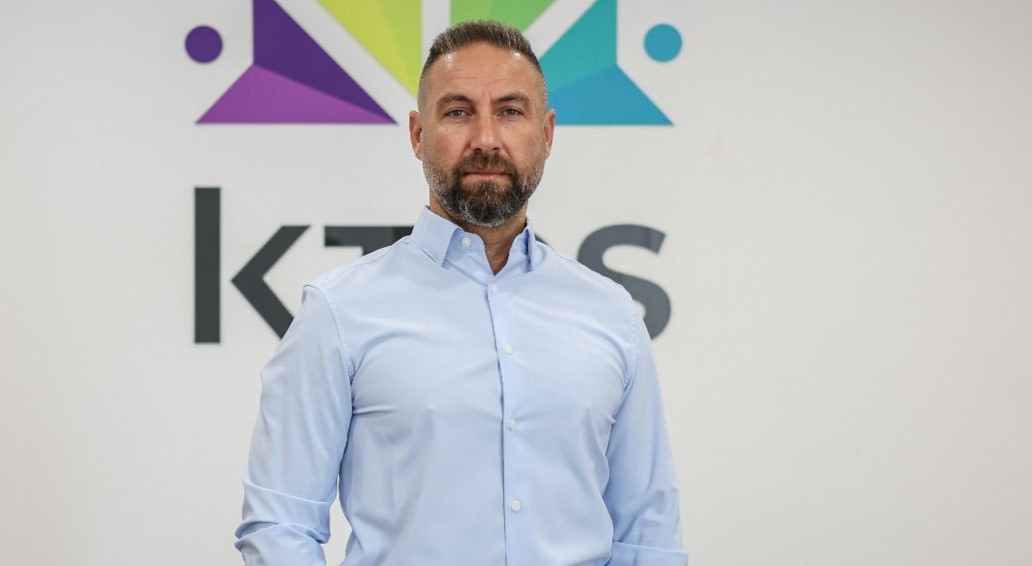 Maviş: “Bir tarafta fidan dikenler, diğer tarafta orman satanlar”