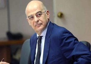 Dendias: “Kıbrıs’ın üzerinde koruyucu bir kalkan kuruyoruz”