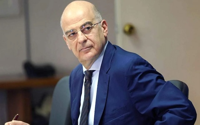 Dendias: “Kıbrıs’ın üzerinde koruyucu bir kalkan kuruyoruz”