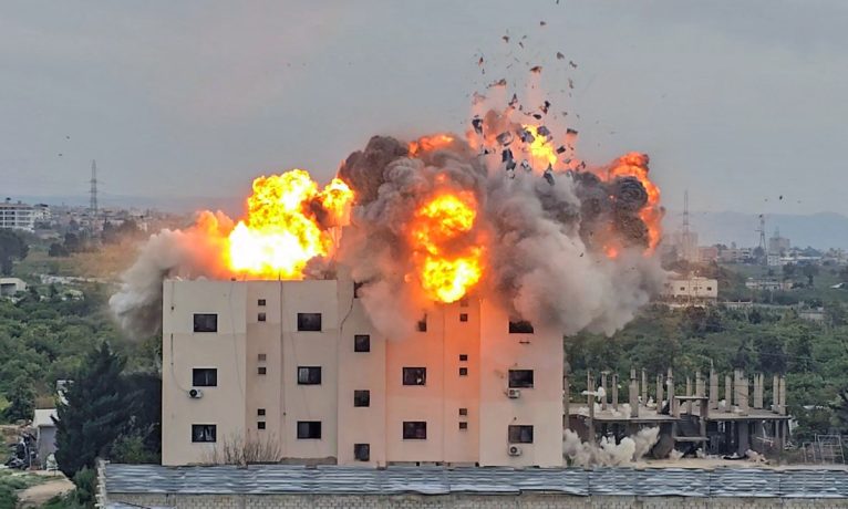 İsrail Lübnan’a saldırılarını sürdürüyor; ‘Gazze gibi’ yıkmakla tehdit etti