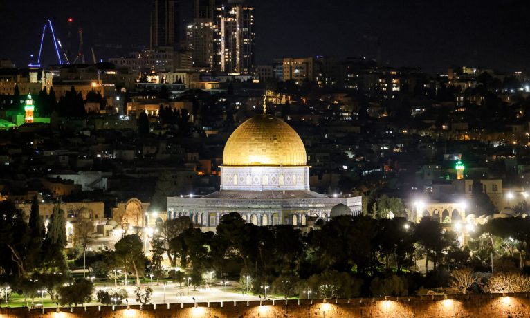 İsrail, Ramazan ayında Mescid-i Aksa’yı kapalı tutmaya devam ediyor; 8 ülkeden kınama