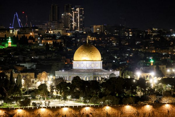 İsrail, Ramazan ayında Mescid-i Aksa’yı kapalı tutmaya devam ediyor; 8 ülkeden kınama