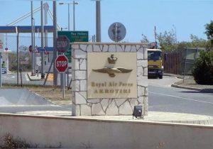 Akrotiri’de gece yarısı dehşeti: İHA saldırısı sonrası halk kaçtı