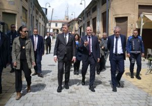 Harmancı ve Tugay Surlariçi’ni gezdi, projeleri yerinde inceledi