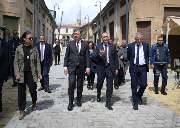 Harmancı ve Tugay Surlariçi’ni gezdi, projeleri yerinde inceledi