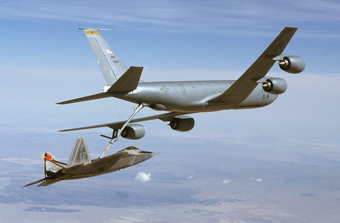 ABD’ye ait yakıt ikmal uçağı Irak’ta düştü