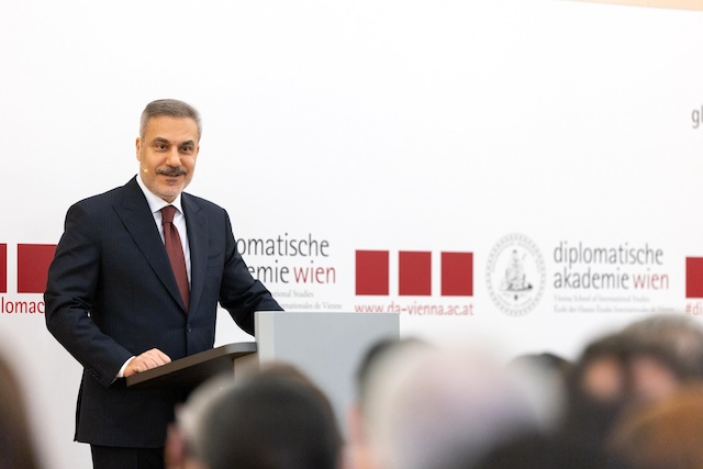 Fidan’dan Kıbrıs iması: “Bir milyonun altındaki bir ülke stratejik çıkarları engelliyor”