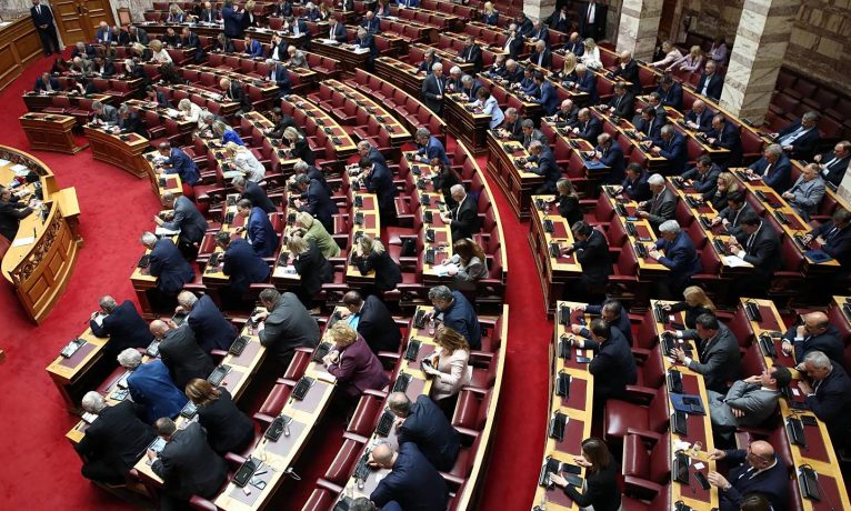 Yunanistan’da 13 vekilin dokunulmazlığı kaldırıldı