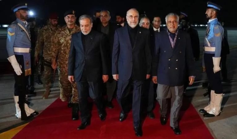 Güven yok, masa var: ABD-İran İslamabad’da