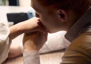 İspanya’da rıza olmadan el öpmek cinsel saldırı suçu olarak kabul edildi