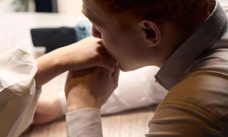 İspanya’da rıza olmadan el öpmek cinsel saldırı suçu olarak kabul edildi