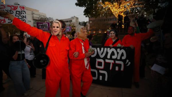 Tel Aviv’de savaş karşıtı protesto: Netanyahu’ya tepki