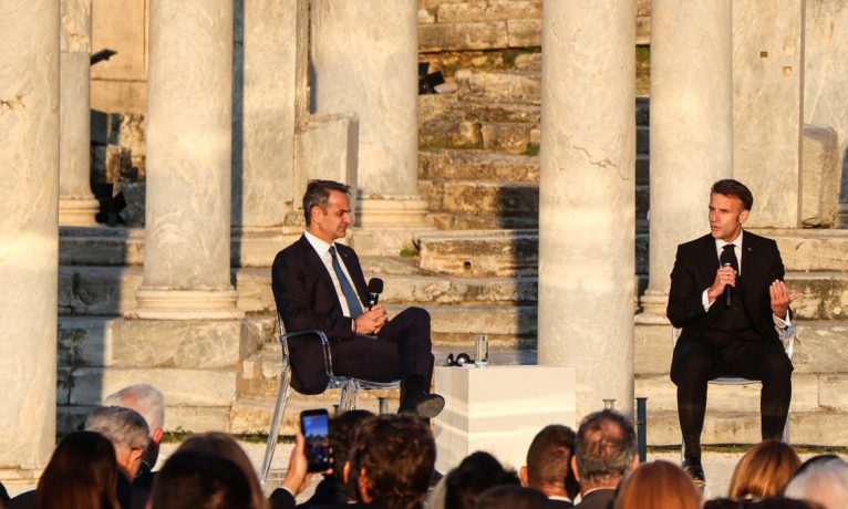 Macron’dan Türkiye’ye mesaj: “Yunanistan tehdit edilirse buradayız”