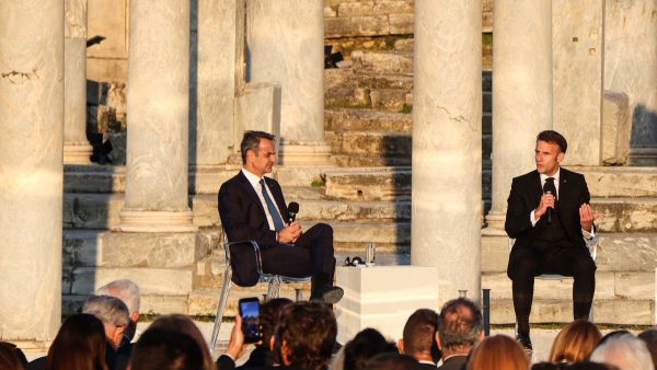 Macron’dan Türkiye’ye mesaj: “Yunanistan tehdit edilirse buradayız”