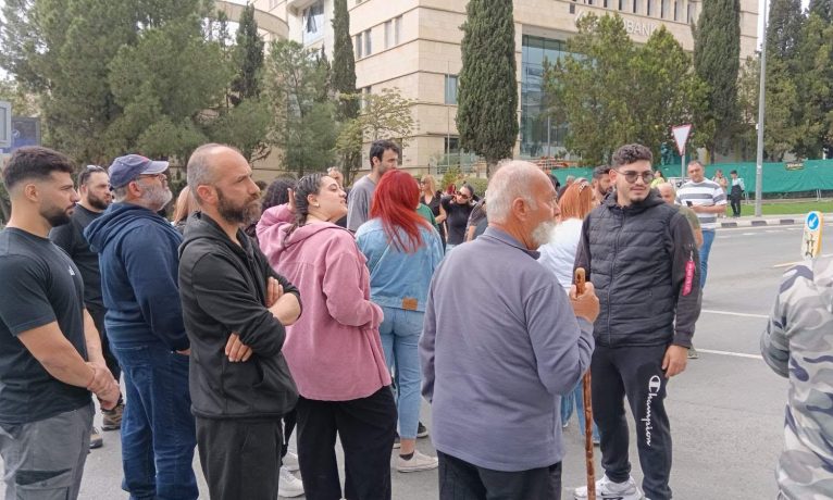 Şap krizi I Hayvancılar Lefkoşa girişini kapattı!