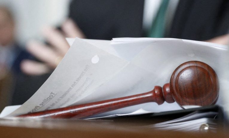 Mahkemede saldırı: Hükümlü kararı duyunca savcıya yumruk attı