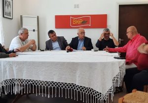 “Garantörler gitsin, AB temsilci atasın”