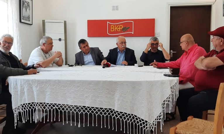 “Garantörler gitsin, AB temsilci atasın”