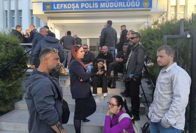 Polis Genel Müdürlüğü önünde bekleyiş: “Dayanışma için buradayız”