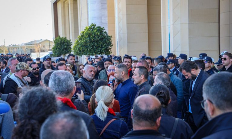Sendikalar Üstel’i havaalanında karşılayacak: “Halkın öfkesi Bakü dönüşünde karşısında olacak”