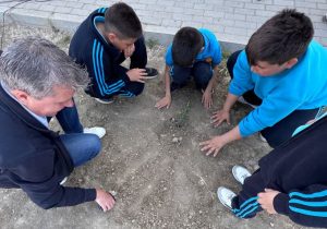 AB’nin “3 milyar ağaç” kampanyası Kıbrıs’ın kuzeyindeki okullarda başladı