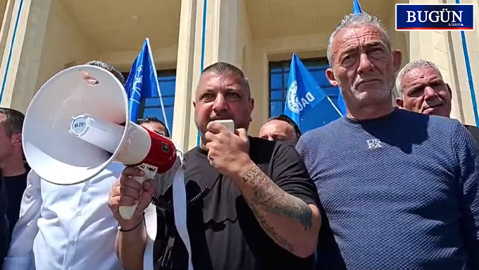 Meclis’te gerilim tırmandı: Eylemciler polis zoruyla çıkarıldı, tutuklamalar tepki çekti