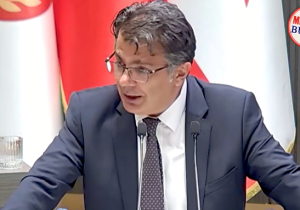 Akansoy: “Yolsuzluk skoru 24’e düştü, toplumun yüzde 90’ı ülkenin yanlış yöne gittiğini söylüyor”