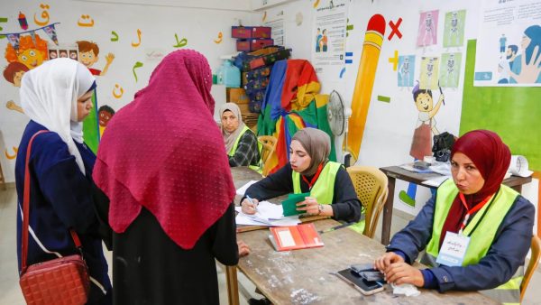 Savaş sonrası ilk seçim: Filistinliler sandığa gidiyor