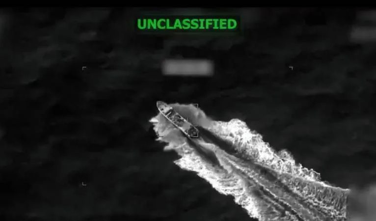 ABD, Doğu Pasifik’te uyuşturucu taşıdığını iddia ettiği bir tekneyi daha vurdu: 3 ölü