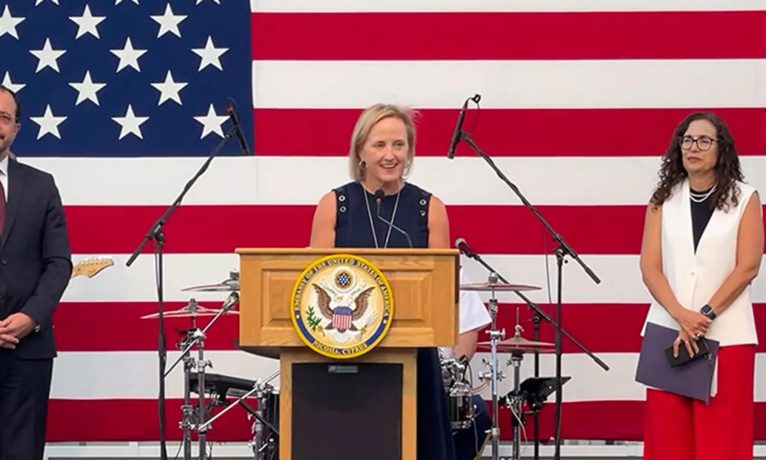 ABD’nin Lefkoşa Büyükelçisi Julie Davis istifa etti