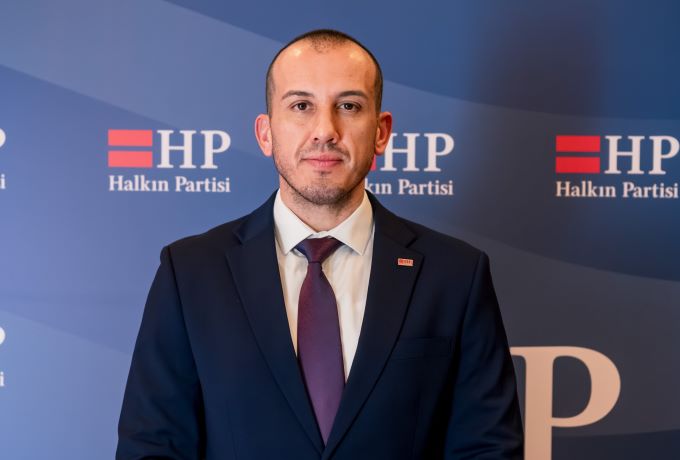 Avcıoğlu: “Maaş kesintisi yasa tasarısı ülke yönetiminin çığırından çıktığını gösterdi, erken seçim şart”