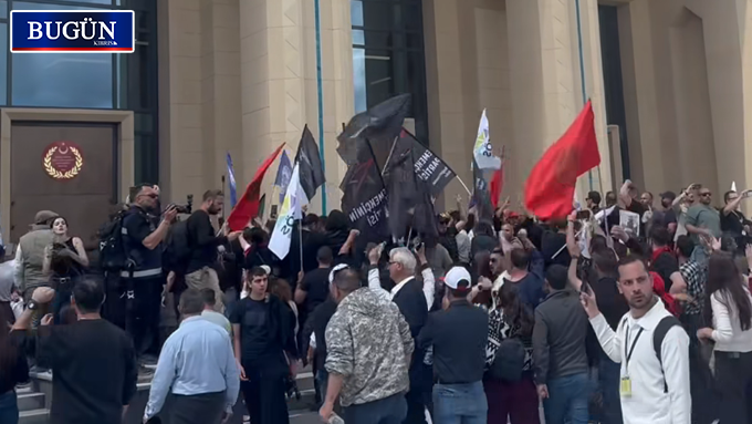 Yarım saatlik ültimatom: “Ya karar geri çekilecek ya istifa” | Çekilmezse kitle Meclis’e girecek