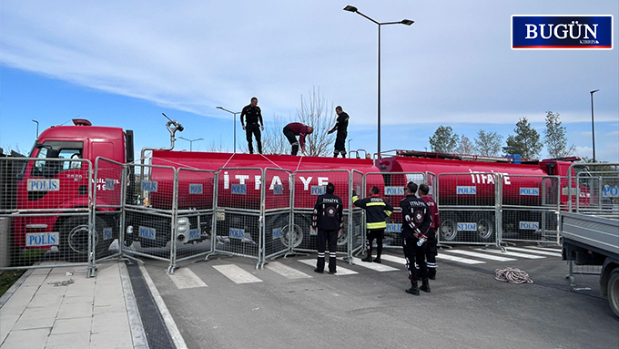Külliyede olağanüstü güvenlik: Meclis çevresi bariyer ve itfaiye araçlarıyla kapatıldı