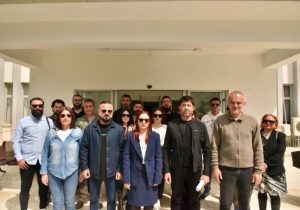 25 öğretmene dava: KTOEÖS polis önünde tepki gösterdi