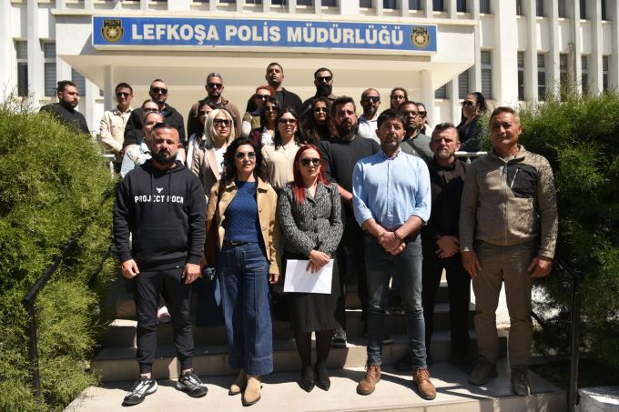 Öğretmenlere eylem sebebiyle dava okundu: KTOEÖS polis önünde açıklama yaptı