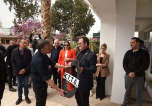 Sendikalar Ticaret Odası’na siyah çelenk bıraktı: Sermayeyi değil çalışanı hedef alan anlayışı kabul etmiyoruz!