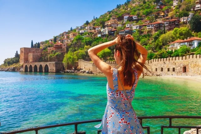 Orta Doğu gerilimi turizmi vurdu: Uçuşlar 15 sterline kadar düştü